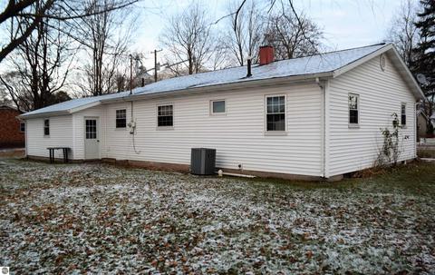 118 Dearing Dr, Shepherd, MI 48883 photo 4