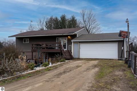 7522 W Blanchard Rd, Blanchard, MI 49310 photo 1