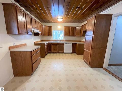 240 E Wright Ave, Shepherd, MI 48883 photo 9