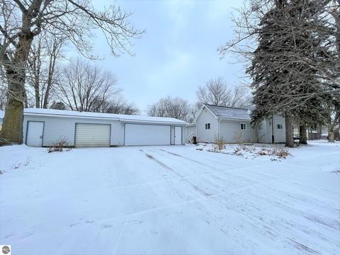 240 E Wright Ave, Shepherd, MI 48883 photo 2