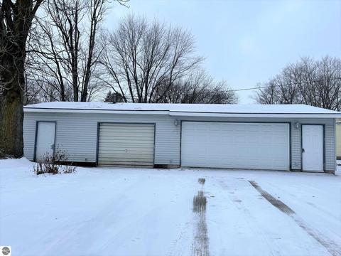 240 E Wright Ave, Shepherd, MI 48883 photo 4