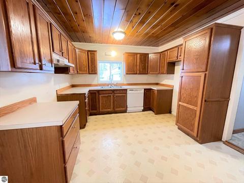 240 E Wright Ave, Shepherd, MI 48883 photo 8