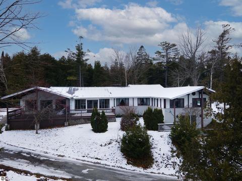99 Fleming St, Saint Ignace, MI 49781 photo 2