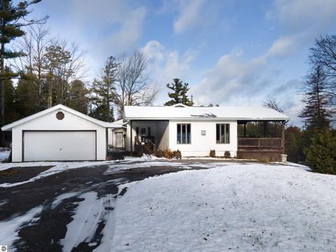 99 Fleming St, Saint Ignace, MI 49781 photo 4