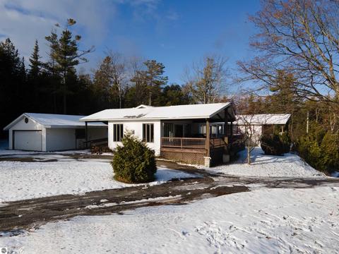 99 Fleming St, Saint Ignace, MI 49781 photo 3