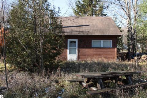 10964 Maple, Mesick, MI 49668 photo 3