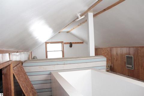 10964 Maple, Mesick, MI 49668 photo 13