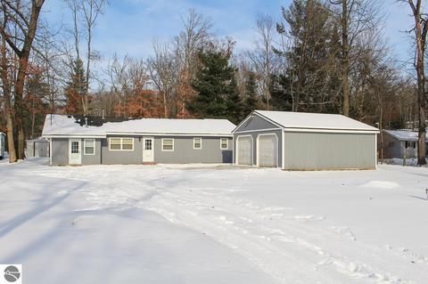 2131 Harper Dr, Harrison, MI 48625 photo 1