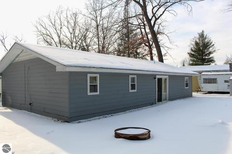 2131 Harper Dr, Harrison, MI 48625 photo 3