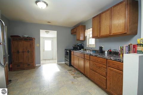 2131 Harper Dr, Harrison, MI 48625 photo 12