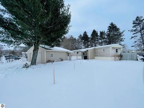 320 Pine St, Manton, MI 49663 photo 2