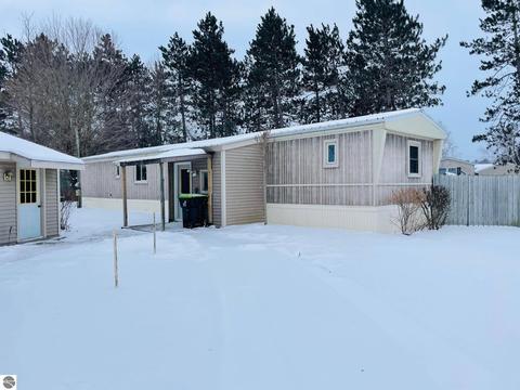 320 Pine St, Manton, MI 49663 photo 4