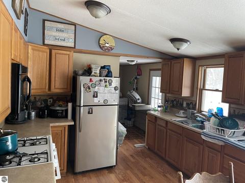 778 E Pine River Rd, Midland, MI 48640 photo 2