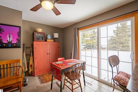 2283 E Millbrook Rd, Mount Pleasant, MI 48858 photo 4