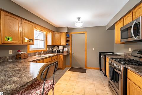 2283 E Millbrook Rd, Mount Pleasant, MI 48858 photo 2