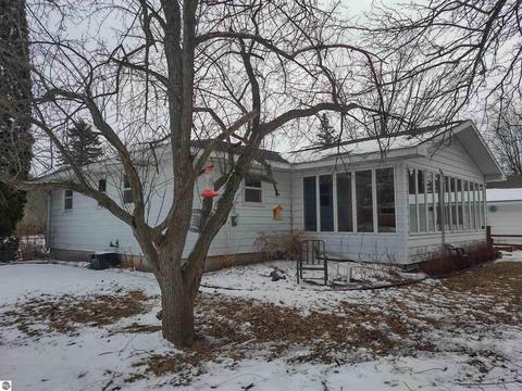 435 N Main St, Au Gres, MI 48703 photo 2
