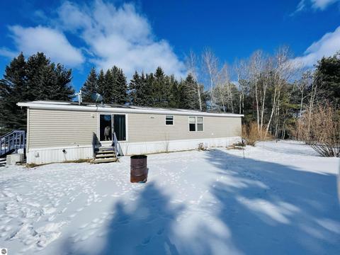 10396 E 12 Rd, Manton, MI 49663 photo 11
