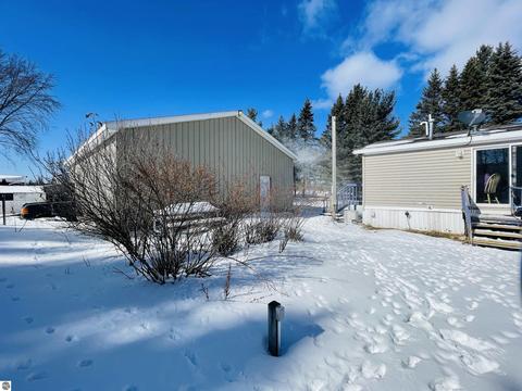 10396 E 12 Rd, Manton, MI 49663 photo 9