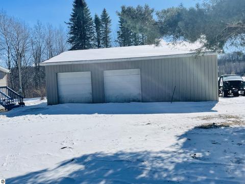 10396 E 12 Rd, Manton, MI 49663 photo 3