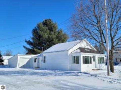 904 Park St, Grayling, MI 49738 photo 1