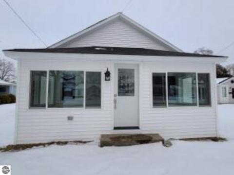 904 Park St, Grayling, MI 49738 photo 2