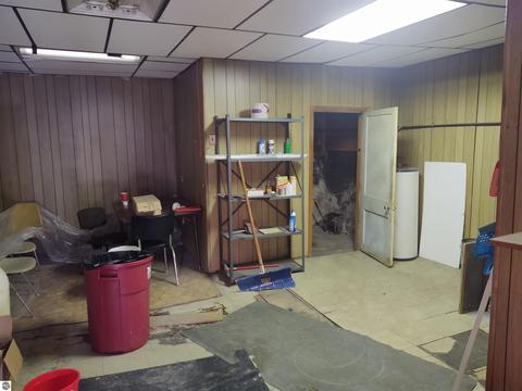 111 E Cedar St, Standish, MI 48658 photo 3