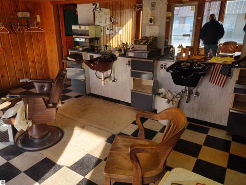 111 E Cedar St, Standish, MI 48658 photo 8