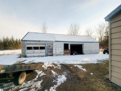 1996 E Huron Rd, Au Gres, MI 48703 photo 3