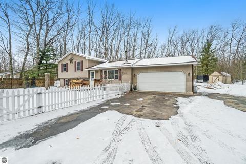 5756 Karlin Rd, Interlochen, MI 49643 photo 2