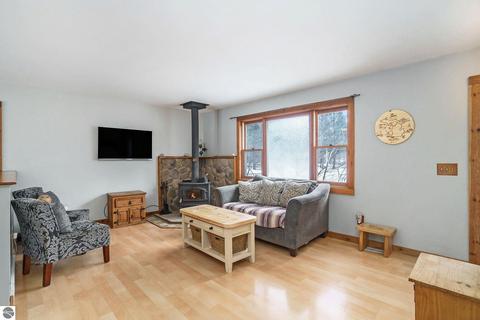 5756 Karlin Rd, Interlochen, MI 49643 photo 4
