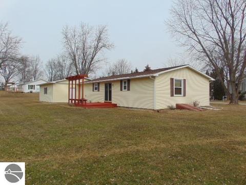 759 Norton Gibbs Dr, Ithaca, MI 48847 photo 5