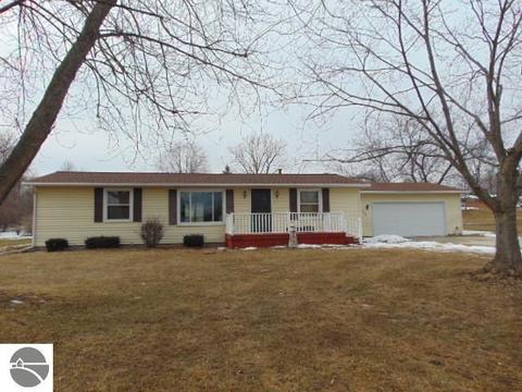 759 Norton Gibbs Dr, Ithaca, MI 48847 photo 3