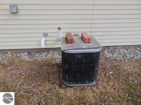 759 Norton Gibbs Dr, Ithaca, MI 48847 photo 8