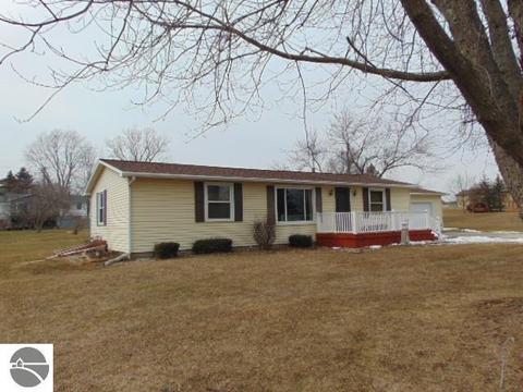 759 Norton Gibbs Dr, Ithaca, MI 48847 photo 4