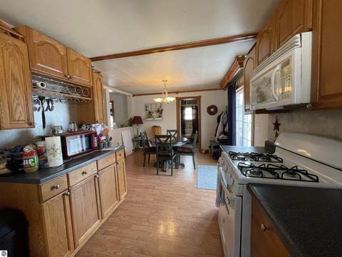 701 Maple, Clare, MI 48617 photo 12