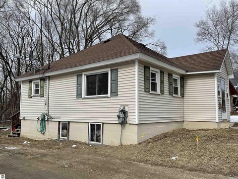 701 Maple, Clare, MI 48617 photo 2