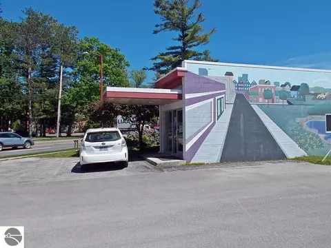 324 Munson Ave, Traverse City, MI 49686