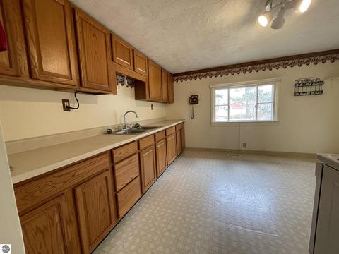 8057 E Baseline Rd, Mount Pleasant, MI 48858 photo 7