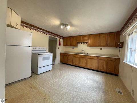 8057 E Baseline Rd, Mount Pleasant, MI 48858 photo 9