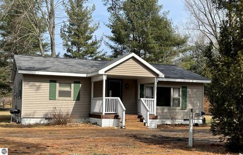 8057 E Baseline Rd, Mount Pleasant, MI 48858 photo 2