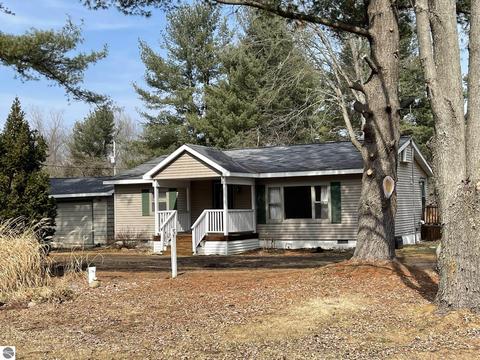 8057 E Baseline Rd, Mount Pleasant, MI 48858 photo 4