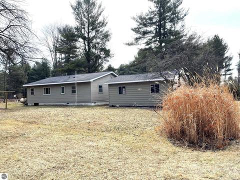 8057 E Baseline Rd, Mount Pleasant, MI 48858 photo 5