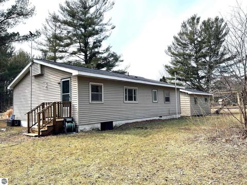 8057 E Baseline Rd, Mount Pleasant, MI 48858 photo 6