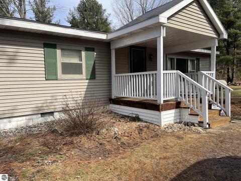 8057 E Baseline Rd, Mount Pleasant, MI 48858 photo 3