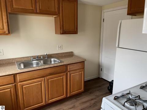 703 E High St, Mount Pleasant, MI 48858 photo 5