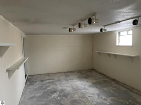 703 E High St, Mount Pleasant, MI 48858 photo 11