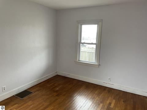 703 E High St, Mount Pleasant, MI 48858 photo 7