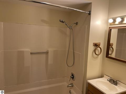 703 E High St, Mount Pleasant, MI 48858 photo 9