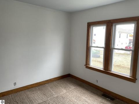 703 E High St, Mount Pleasant, MI 48858 photo 6