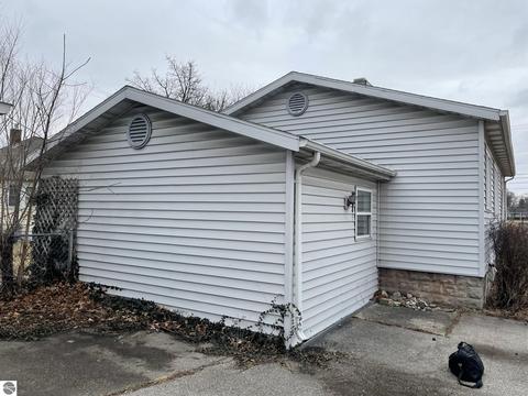 703 E High St, Mount Pleasant, MI 48858 photo 15